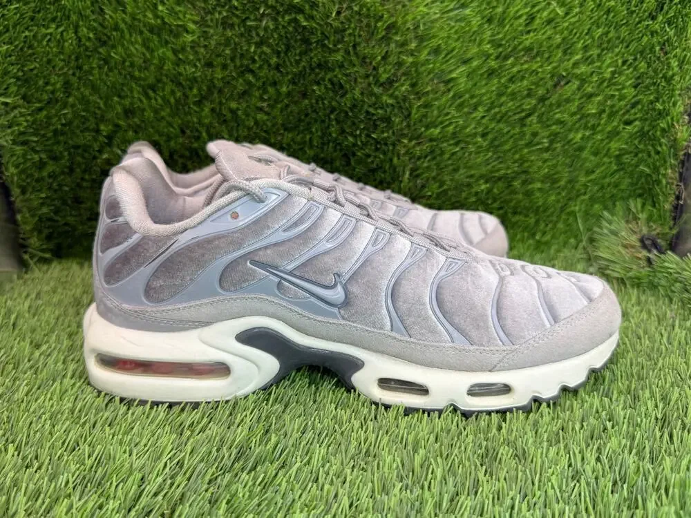 Nike Air Max Plus Lx AH6788-001 Athletic Sneaker Women's 8 Gray Suede Gym Sports